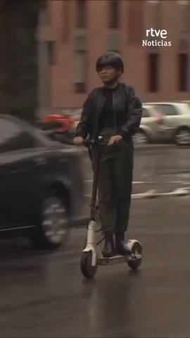 La nueva normativa de Tr�fico indica que para usar patinete habr� que llevar casco y chaleco siempre.