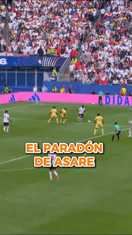  En el minuto 85 Benjam�n Asare hizo una parada que ya es historia del f�tbol ghan�s.