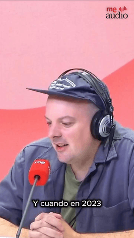 Carlangas visita @lasmananasrne para hablarnos de su tercer disco en solitario llamado 'Universo paralelo'.