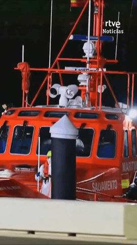 Salvamento Mar�timo rescata a 70 personas de origen subsahariano que se encontraban a la deriva en la costa de Lanzarote.