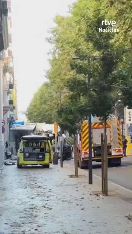  Al menos 46 personas han resultado heridas, cuatro de ellas en estado cr�tico, tras el choque de un autob�s contra un edificio en Lleida.