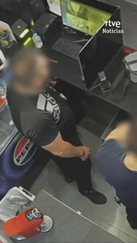 Detenido uno de los presuntos autores de un violento robo en un sal�n de juegos de Granada.