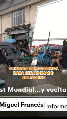 En El Sardinero, los racinguistas han hecho fila durante tres días para conseguir un abono del Racing Santander
