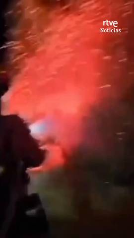  Tras una noche muy dif�cil, sigue ardiendo el incendio de las Cinco Villas, en Arag�n.