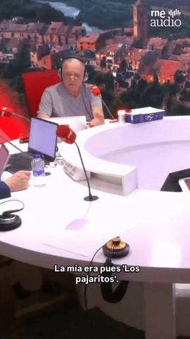 Arrancamos este lunes en @lasmananasrne recordando con los oyentes ‘la canción del verano’ que les hacía bailar.