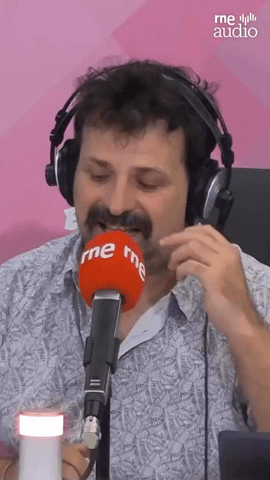 En @mananamas_rne hablamos con Rodrigo Cuevas (@rodrigocuevasg ) del documental ‘Grandes maricas y bolleras de la historia’, ya disponible en @rtveplay.