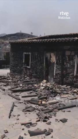  El incendio activo en la provincia de Almer�a ha arrasado con varias casas del entorno de Los Gallardos.