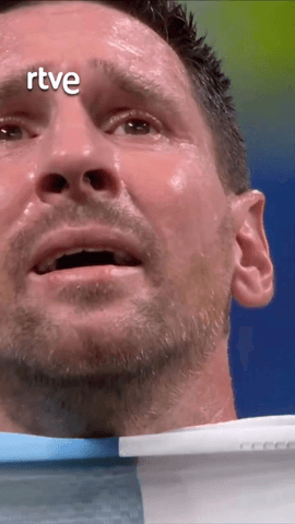  Las l�grimas de Messi son el cierre de una remontada casi imposible de Argentina, que en 20 minutos ha conseguido marcar 3 goles a Egipto y clasificarse para los cuartos de final.