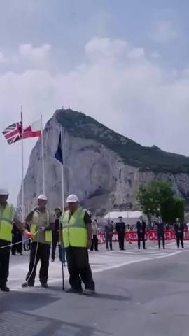 Este es el momento en que se demol�a la Verja de Gibraltar de manera oficial.