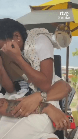  Leonardo ha podido dar el �ltimo adi�s a su madre, su mujer, sus dos hijas, un sobrino y a su suegra con esta ceremonia en La Guaira, en Venezuela.