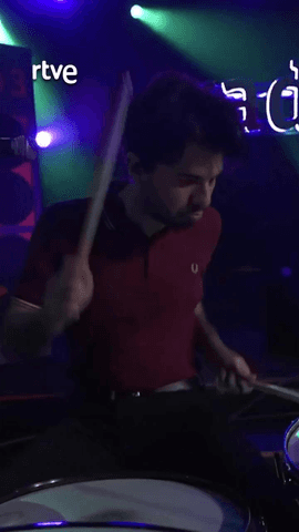  @amantelaffon versiona el clásico de Golpes Bajos ‘No mires a los ojos de la gente’ en el especial de verano de ‘Los conciertos de Radio 3’ ( @radio3rne ).