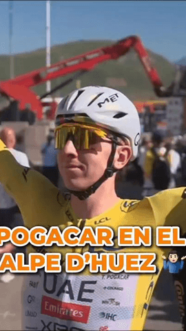 Un hombre que no sabe bajar los brazos, ni figurada ni literalmente.