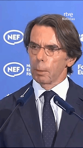  Aznar llama a construir una 