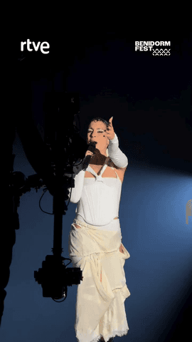 Puro poderío nuestra mataora @rosalindagalan sobre el escenario de la final del #BenidormFest2026 