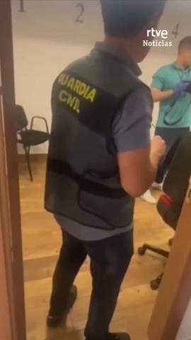  La Guardia Civil ha detenido a una persona e investiga a otra por su presunta implicaci�n en el incendio forestal de Burgohondo (�vila).