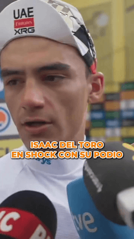 Un podio en el Tour está bien, pero que el mejor de este siglo se desviva por ti es algo que solo puede explicar Isaac del Toro.