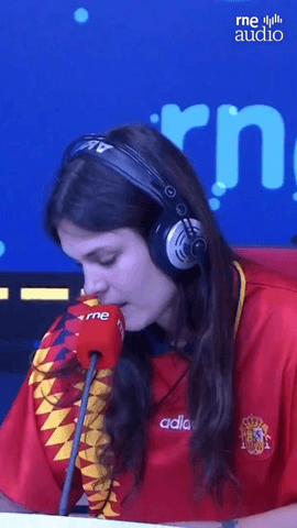 En @elultimotrenrne, nos presentan al joven poeta alicantino Juanpe Sánchez (@jvanpe)