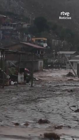 Las lluvias en Chile dejan 13 muertos y graves inundaciones.