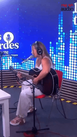 Las temperaturas no paran de subir, as� que menos mal que @veronica_romero_vero nos trae 'Agua pa'l calor'