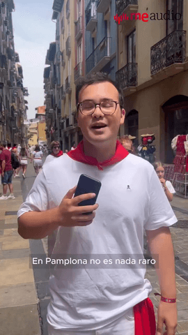 ¿Qué probabilidad hay de que entre miles y miles de personas, todas vestidas igual, con la música sonando a todo volumen, pocas horas de sueño y el ánimo por las nubes… encuentres a tu media naranja?