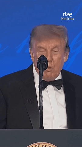 Trump bromea en la repetici�n de la cena de corresponsales con presentarse a las elecciones de 2028.