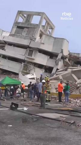  Fabio, el peque�o de 9 a�os enterrado bajo los escombros, ha dejado de dar se�ales de vida.