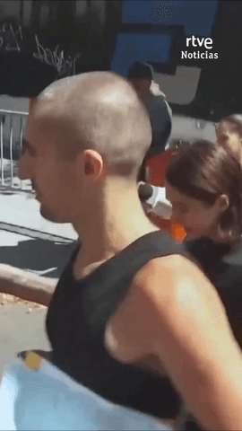Despu�s de besarse a la salida del Tribunal Criminal de Nueva York, la pareja que escal� sin permiso la antena del Empire State Building vuelve a ser noticia.
