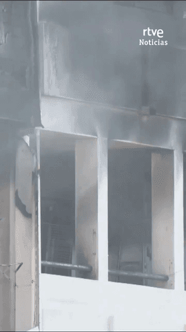  Mueren dos hermanos de 10 y 15 a�os en el incendio de una vivienda en Benalm�dena.