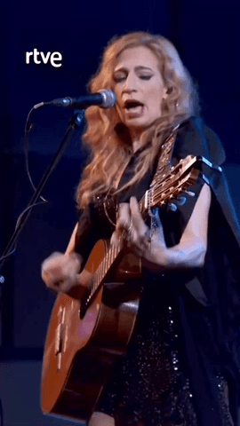  Es la anti-diva de voz singular