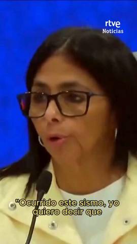  La presidente encargada de Venezuela, Delcy Rodr�guez, ha comparecido esta madrugada en una rueda de prensa con medios internacionales en la que ha defendido que la respuesta a la cat�strofe del Gobierno fue inmediata, pese a que los periodistas presentes le han trasladado testimonios locales que denuncian que se sintieron solos hasta que lleg� la ayuda internacional.