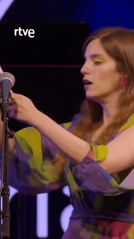  'Los festivales de verano de La 2' nos trae la actuación de la cantante Magalí Sare y el contrabajista Manel Fortiá en el 49º Festival de Jazz de Vitoria Gasteiz.