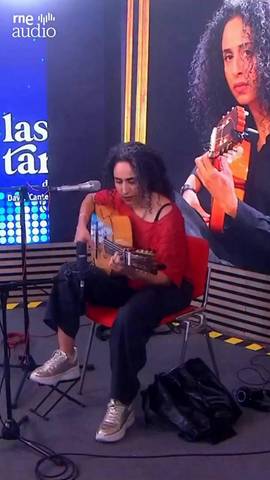 Puneh Farhani (@artipuf), guitarrista flamenca de origen iraní, nos regala esta soleá en @lastardesderne 