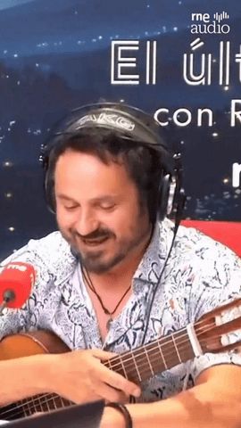  Viajamos en @elultimotrenrne a un universo donde caben el humor, la m�sica y tambi�n cierta mirada inesperada sobre la vida.