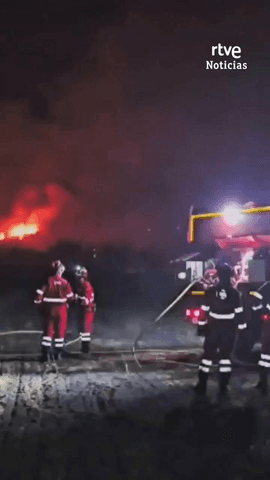 El incendio de Or�s, en Zaragoza, ya ha obligado a desalojar a cuatro poblaciones.