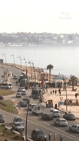 Los decenas de miles de migrantes que regresan a Marruecos se encuentran una situaci�n m�s tranquila en Castillejos, lejos de los altercados del jueves