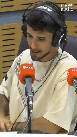  Recibimos en @lasmananasrne a Gabriel Fandi @gabriel_fandi, para que nos demuestre que la ilusión y el talento sirven para compensar que triunfar en la música no es fácil.