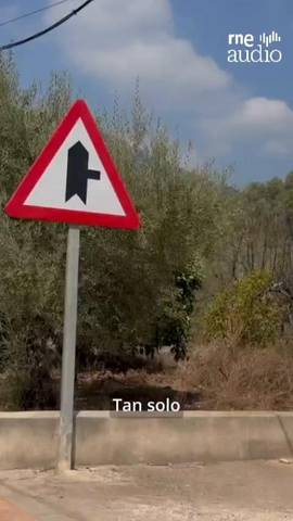 Incendio Vall d'Uix� | Un equipo de RNE Castell�n ha acompa�ado a los bomberos en sus labores de perimetraje del fuego en la zona de Benitand�s.
