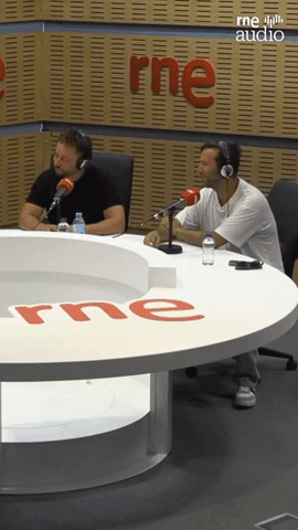  Kiko @kiko_kikoyshara y Juande @juande_ct protagonizan la nueva etapa de Los Caños @loscanosoficial, y vienen con todo a @lasmananasrne.