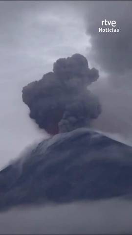  Guatemala declara la alerta m�xima en tres departamentos por la erupci�n del volc�n de Fuego.