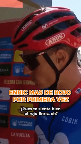  Enric Mas luce el maillot rojo por primera vez en su carrera y así se muestra antes de subir al Alto de Aitana.