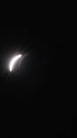 Son las impresionantes im�genes de c�mo se ha visto el eclipse desde un avi�n de Iberia.