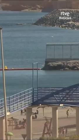 La barrera de boyas en Ceuta ya est� reparada.