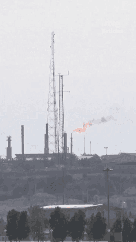  Se reanuda la guerra: nuevas explosiones en Ir�n, cerca de la isla de Kharg, uno de sus principales puertos petroleros del pa�s persa.