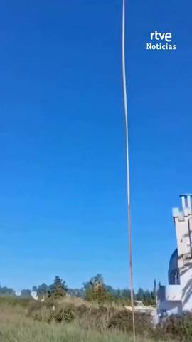  Un helic�ptero del Consorcio Provincial de Bomberos de Valencia ha rescatado a un caballo atrapado en un estanque de Cullera, en la zona del Brosquil.