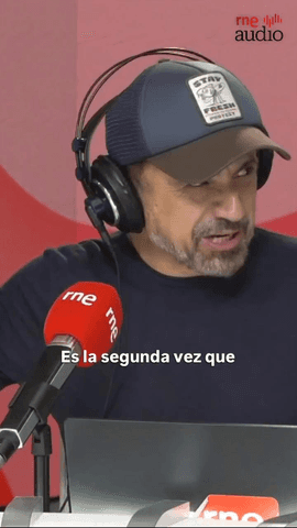  José Mota ( @josemotatv ) debuta como director con ‘Arriba Tutto’ y recuerda en @lasmananasrne con @juanralucas una anécdota del Festival de Cine de San Sebastián al coincidir en competición con el actor Brad Pitt.