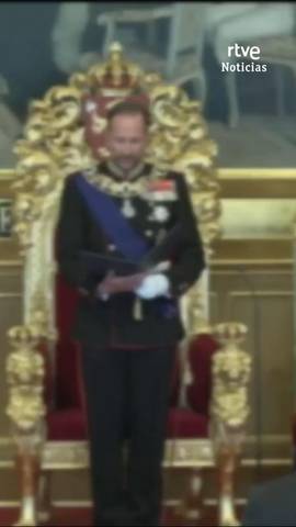 El rey Haakon VIII jura la Constituci�n ante el Parlamento de Noruega tras la muerte de Harald V el pasado viernes.