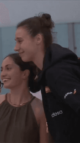 Las jugadoras de la selecci�n han sido recibidas entre aplausos a su llegada al aeropuerto de Madrid tras ganar el bronce mundial 