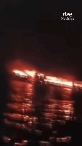 Al menos cinco personas han muerto y otras 86 permanecen desaparecidas tras el incendio de un barco de pasajeros cerca de la isla de Coron, uno de los principales destinos tur�sticos de Filipinas.