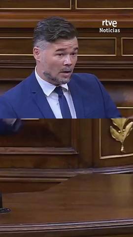 Gabriel Rufi�n ha colocado un billete de 50 euros sobre la tribuna del Congreso durante su intervenci�n contra Junts.