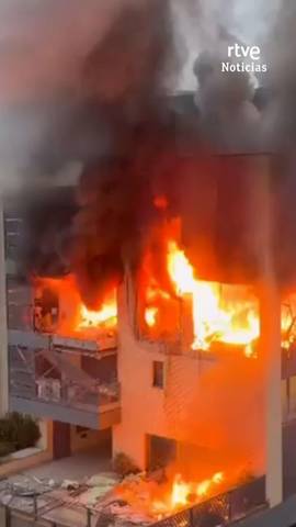 Una explosi�n en una vivienda vac�a en Valdemoro, Madrid, provoca un aparatoso incendio.